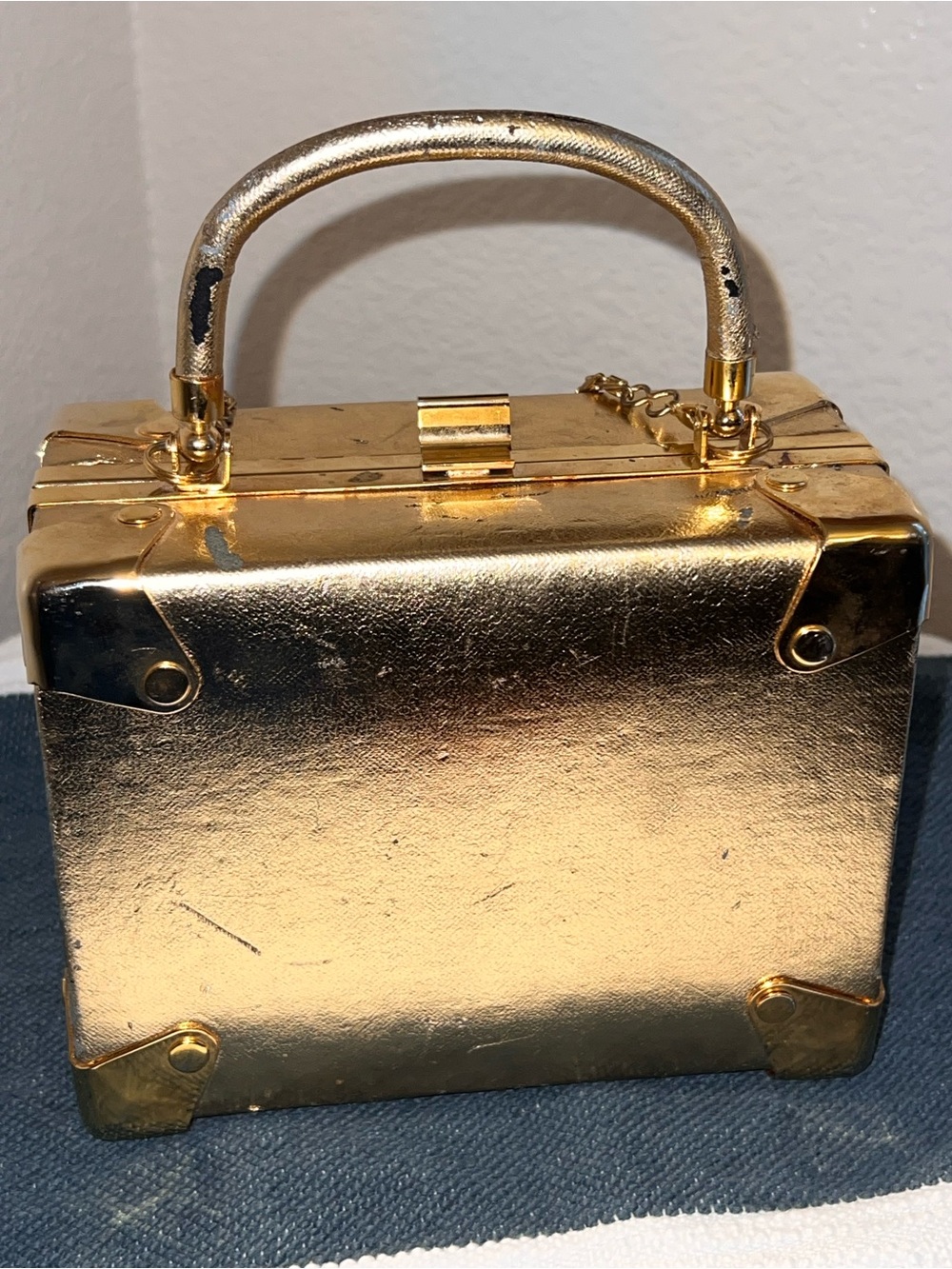 Vintage Gold Metallic Box Handbag with Chain Strap - Picture 6 of 10